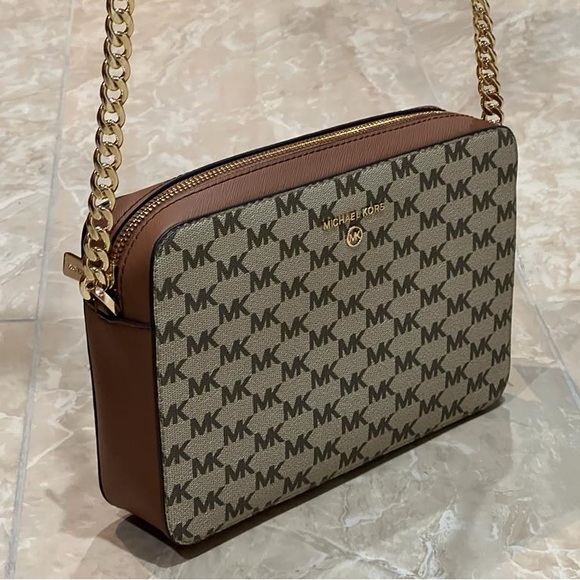 Michael Kors Large Jet Set Charm. EW Crossbody bag. New with tags - Picture 2 of 10